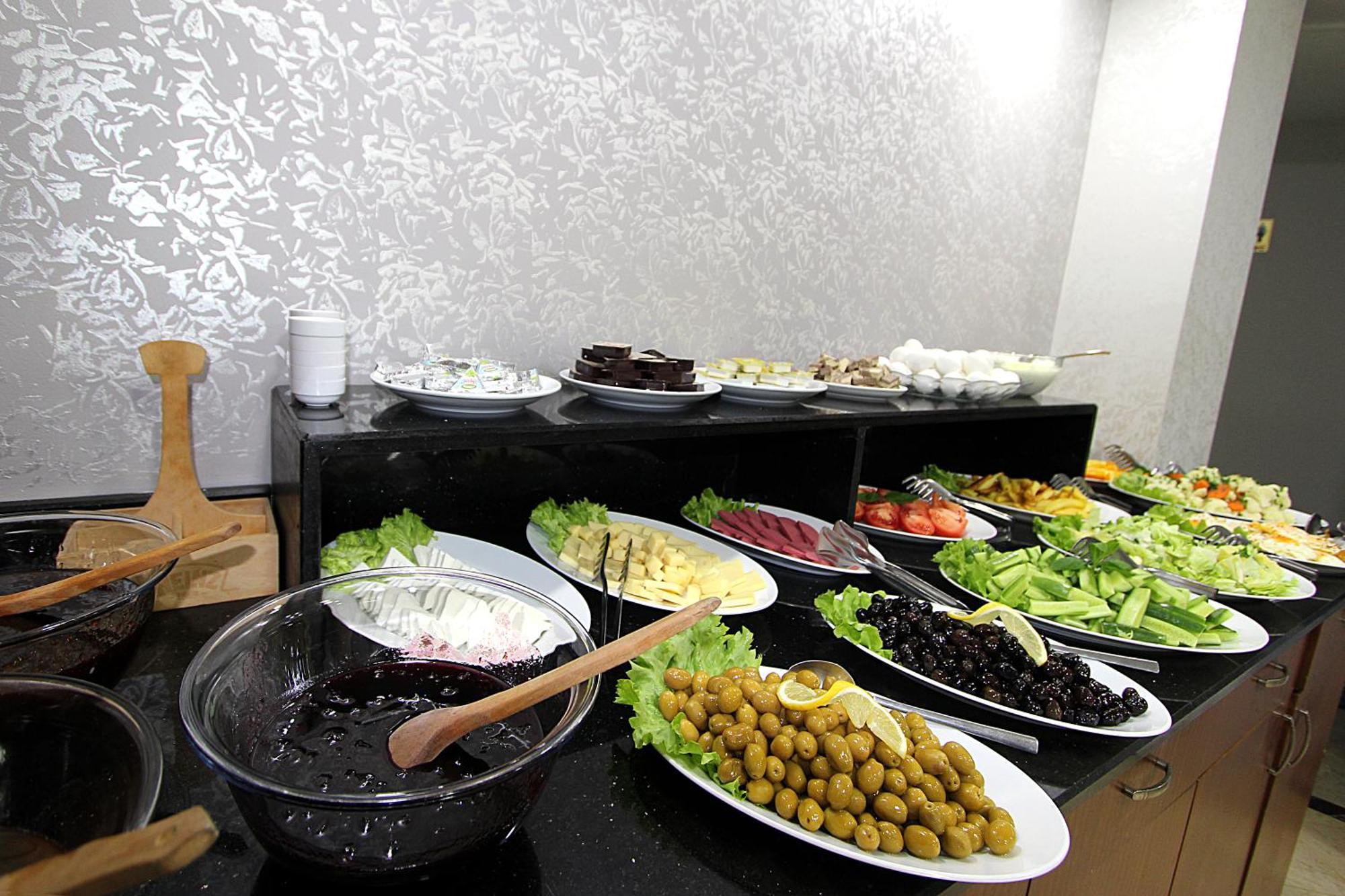 Lyon Hotel Istanbul Bagian luar foto