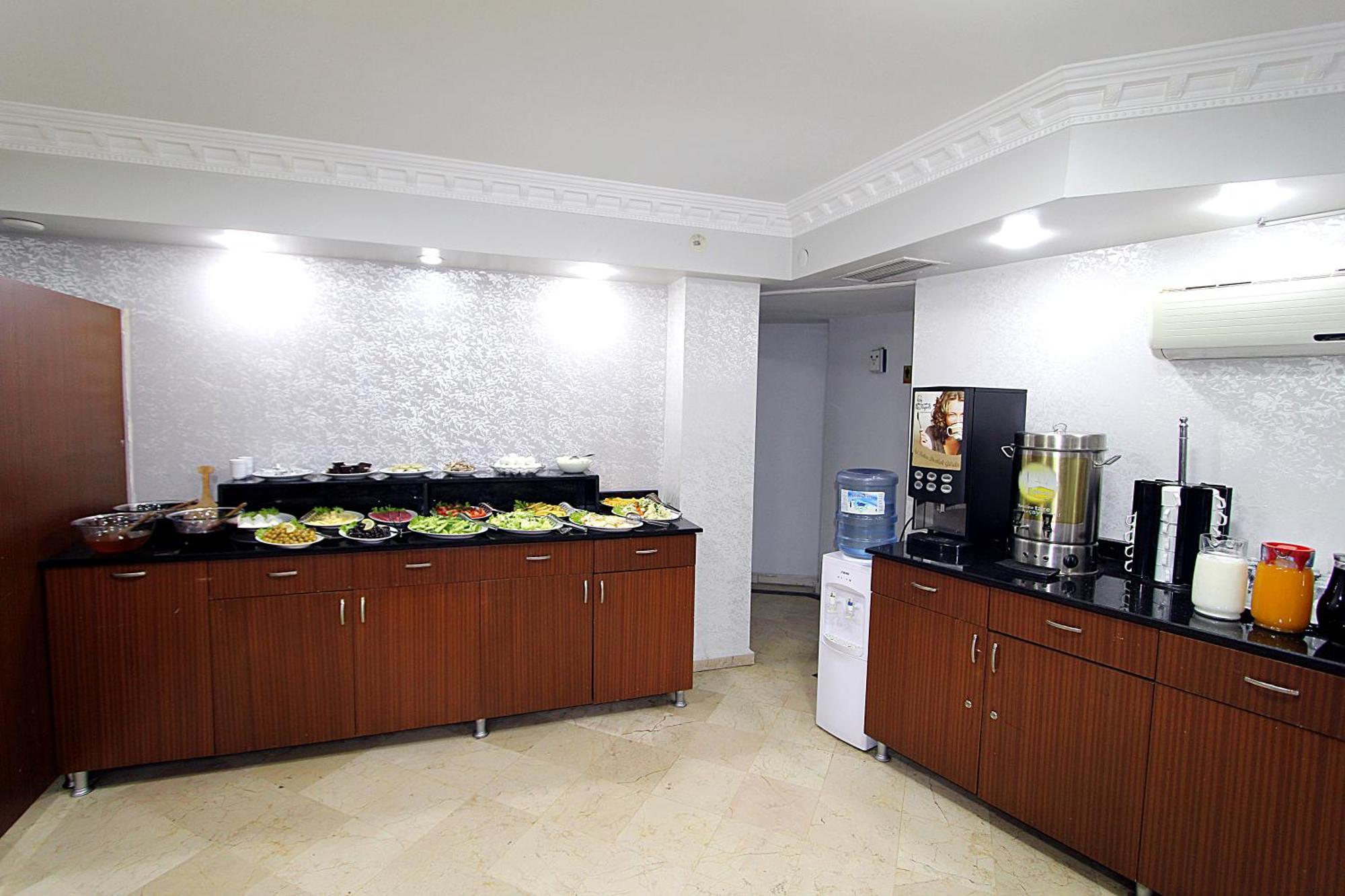 Lyon Hotel Istanbul Bagian luar foto