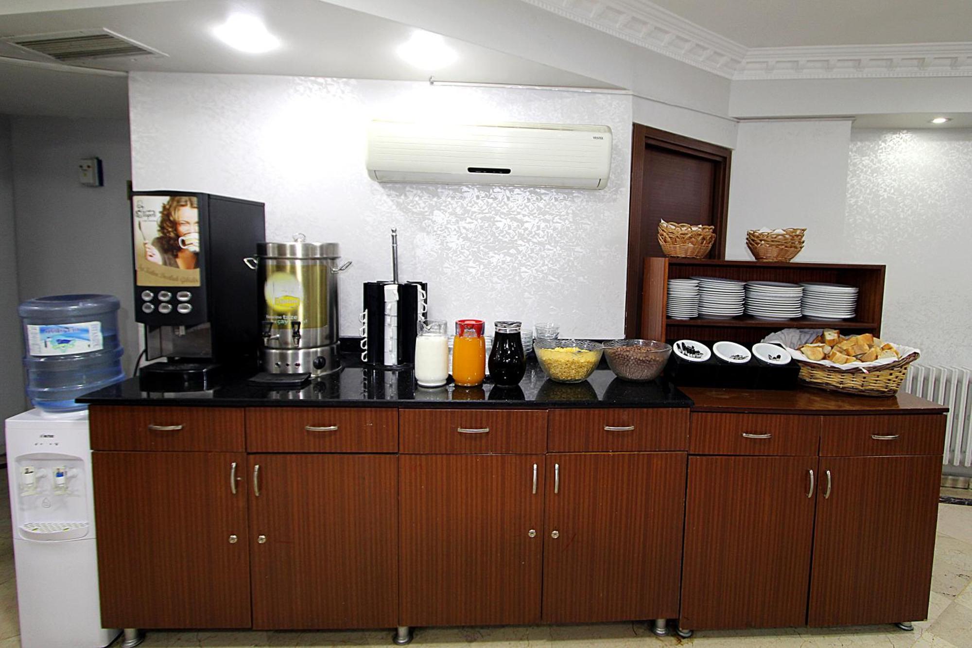 Lyon Hotel Istanbul Bagian luar foto