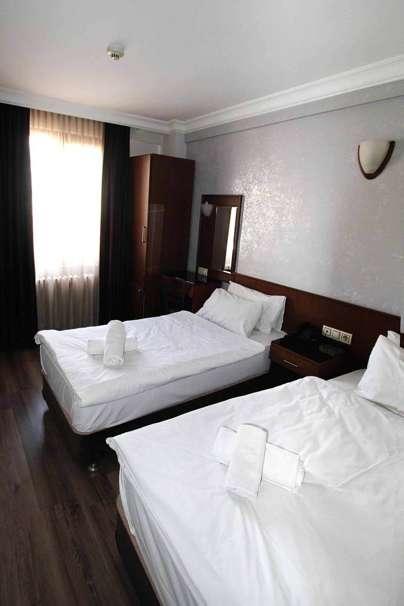 Lyon Hotel Istanbul Bagian luar foto